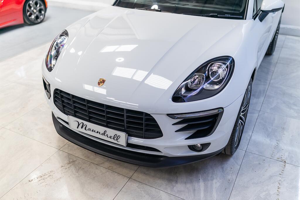 Porsche Macan view 12