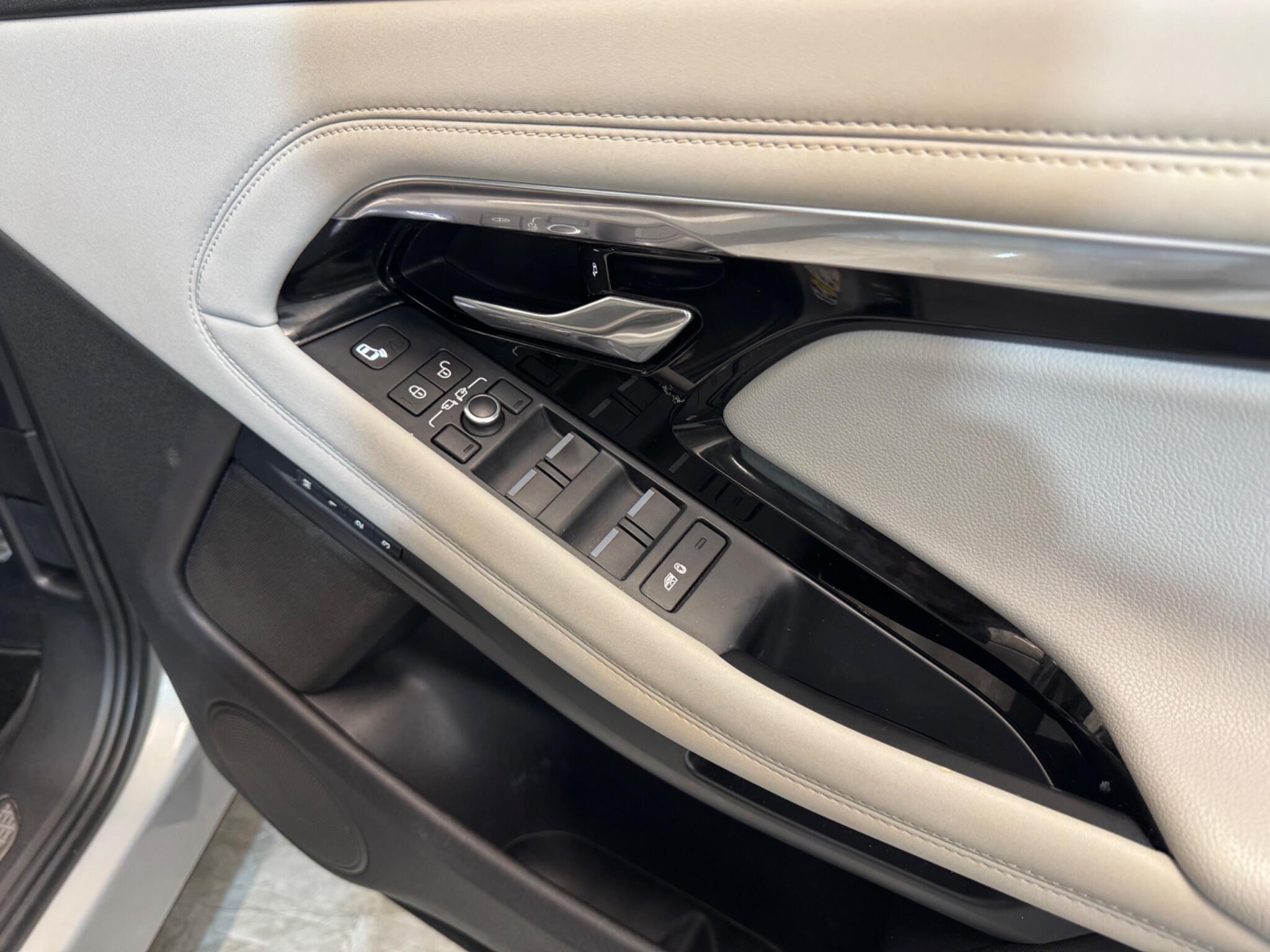 Land Rover Range Rover Evoque view 52