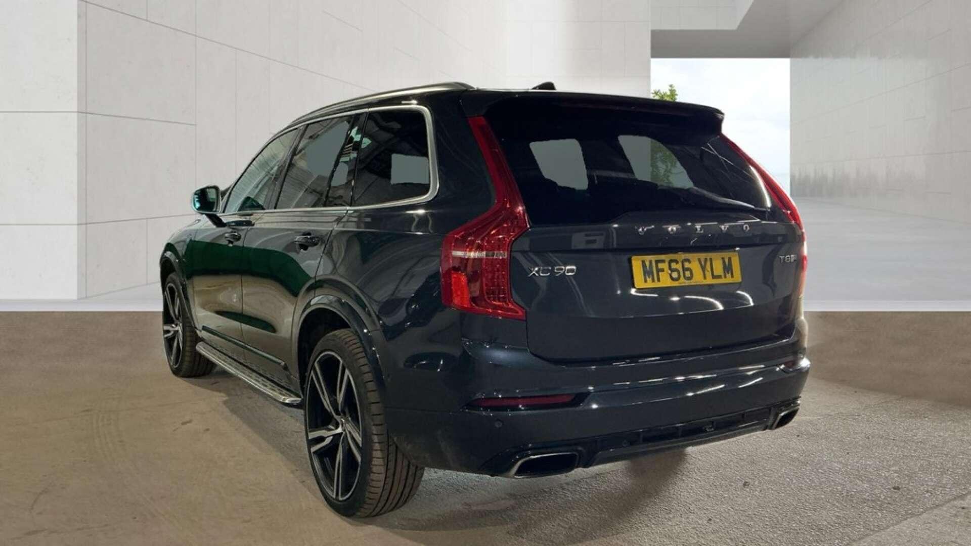 Volvo XC90 view 4