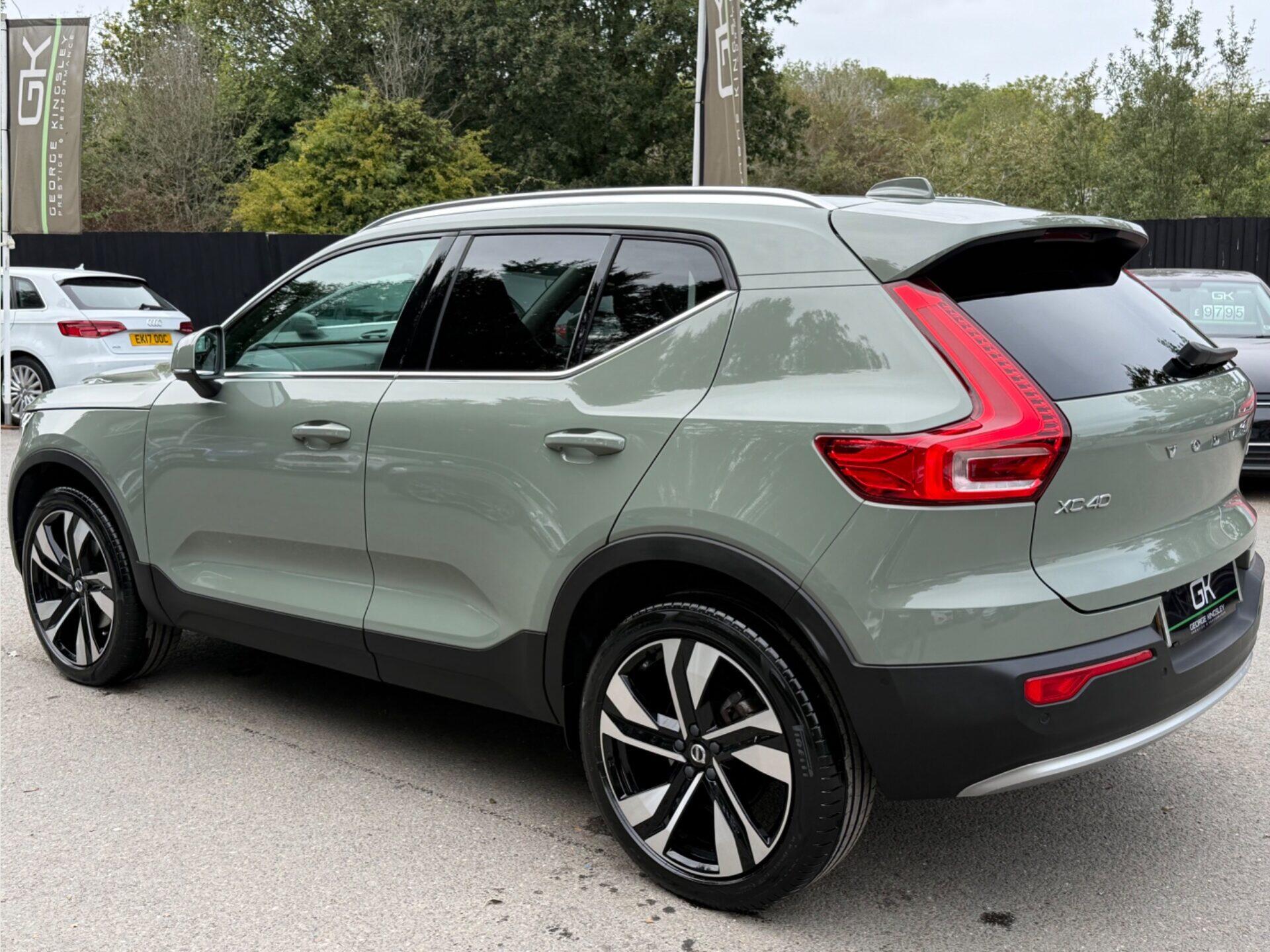 Volvo XC40 view 2