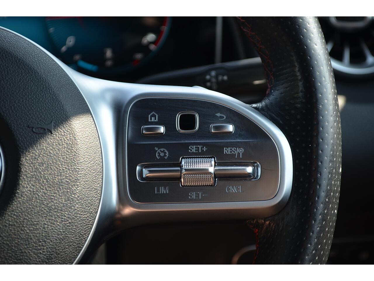 Mercedes-Benz GLB view 47