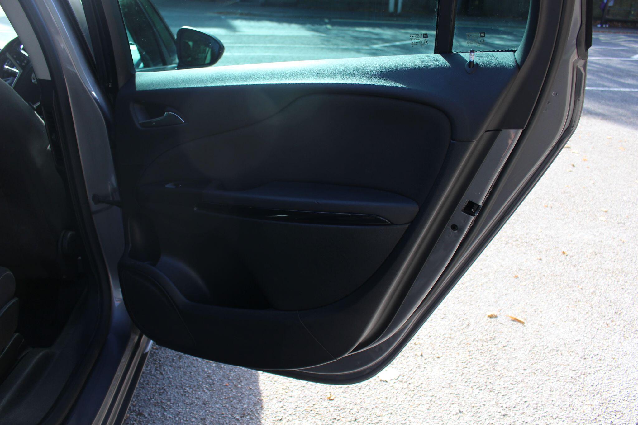 Vauxhall Zafira Tourer view 21