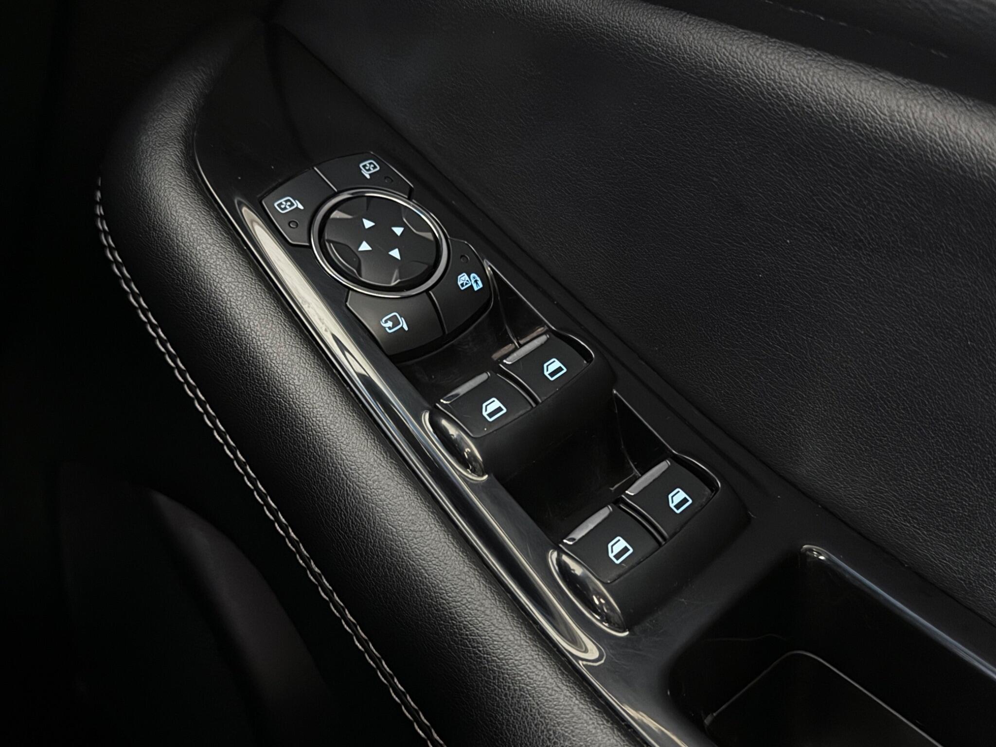 Ford Edge view 18