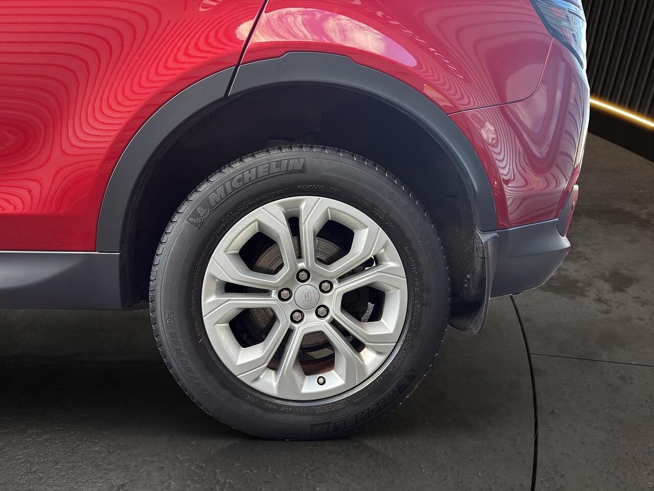 Land Rover Discovery Sport view 21