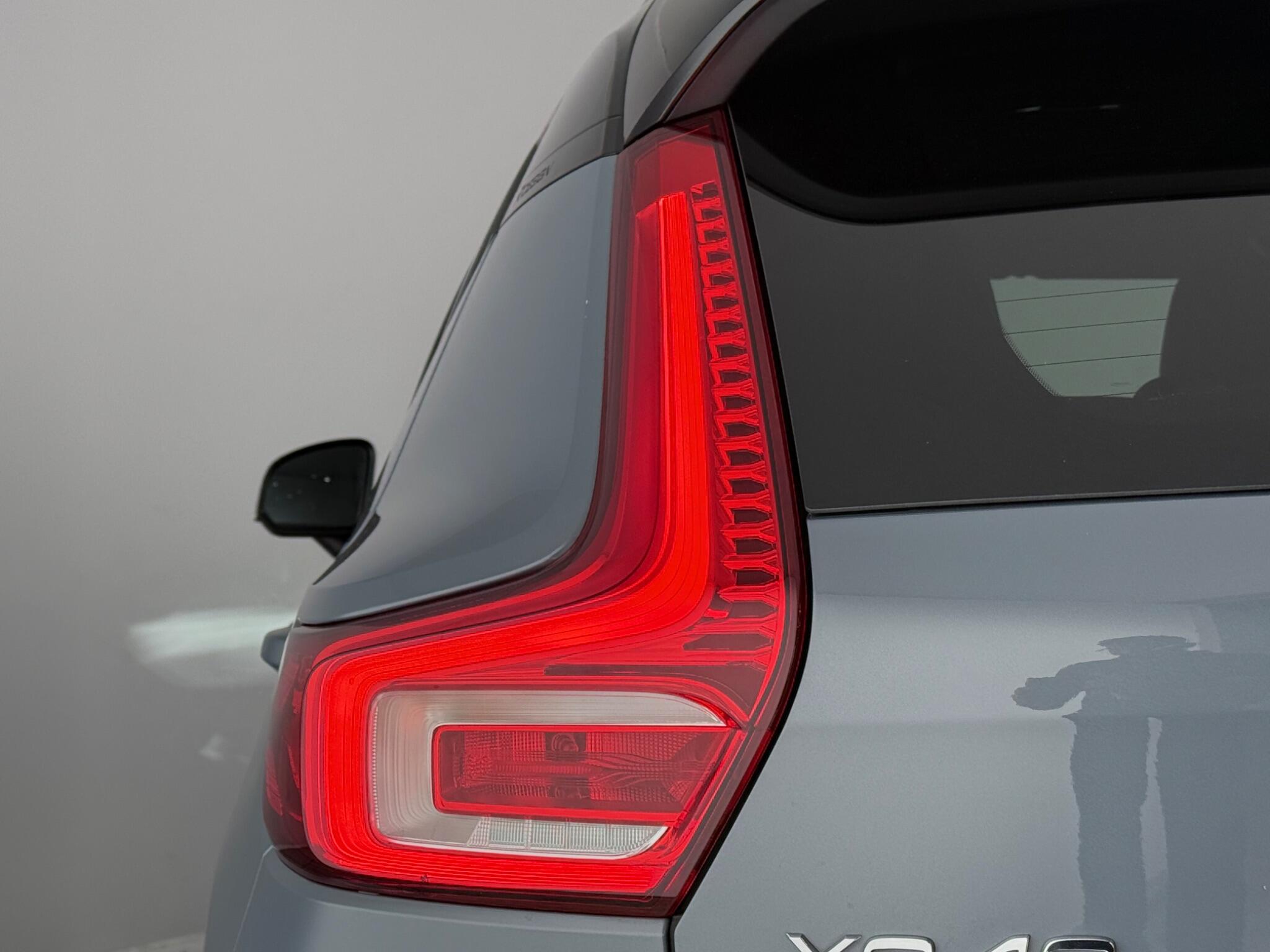 Volvo XC40 view 8