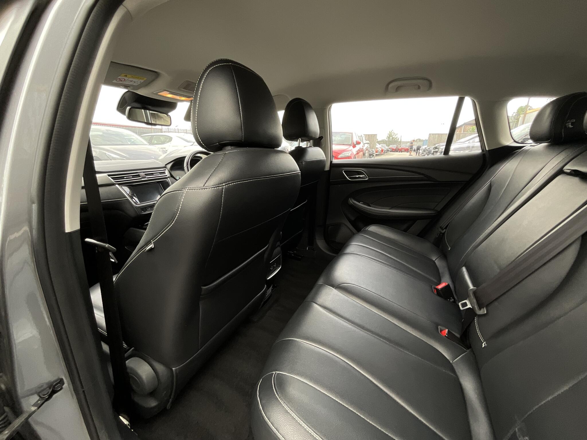 MG MG5 view 13