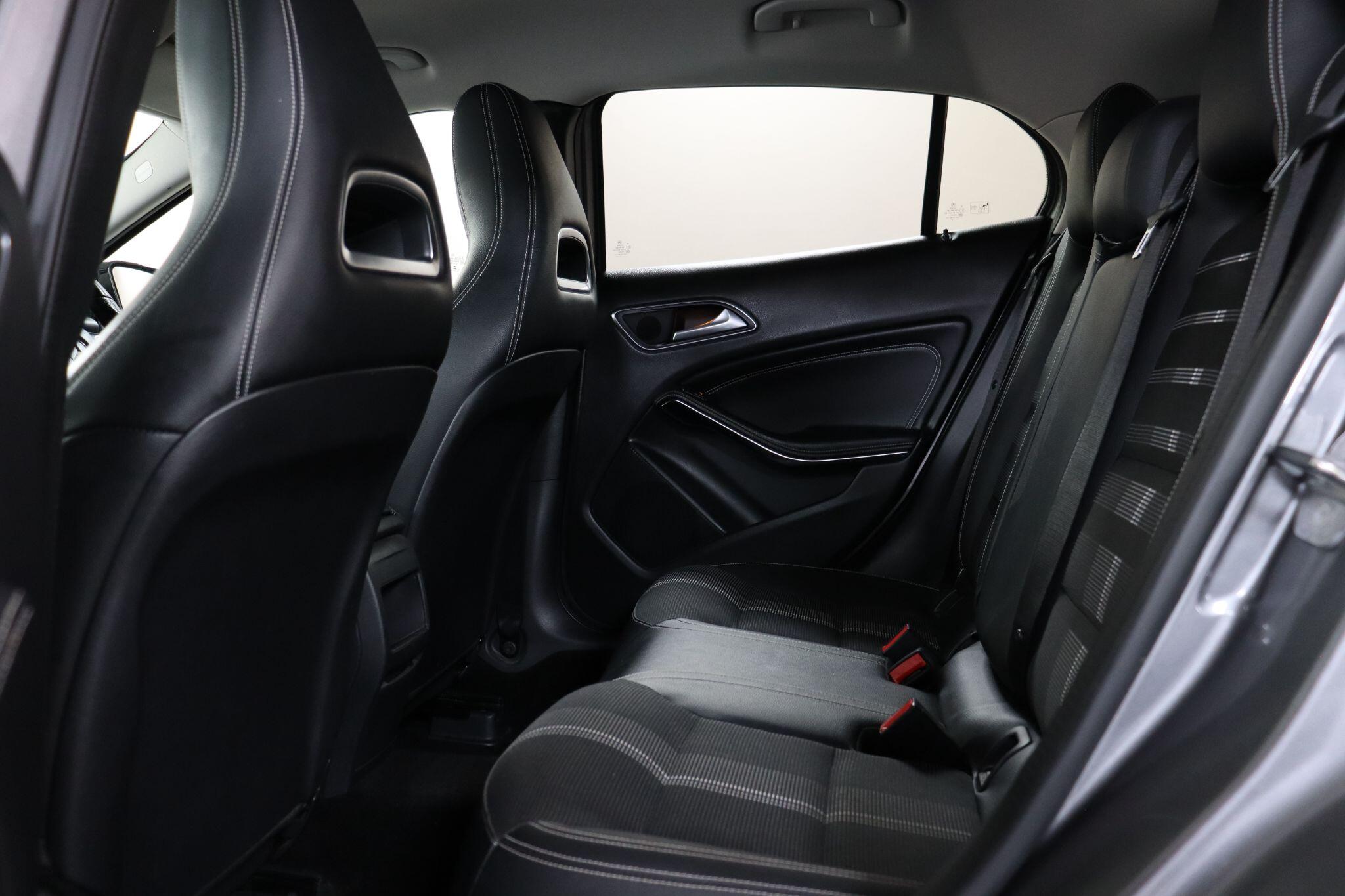 Mercedes-Benz Gla view 40