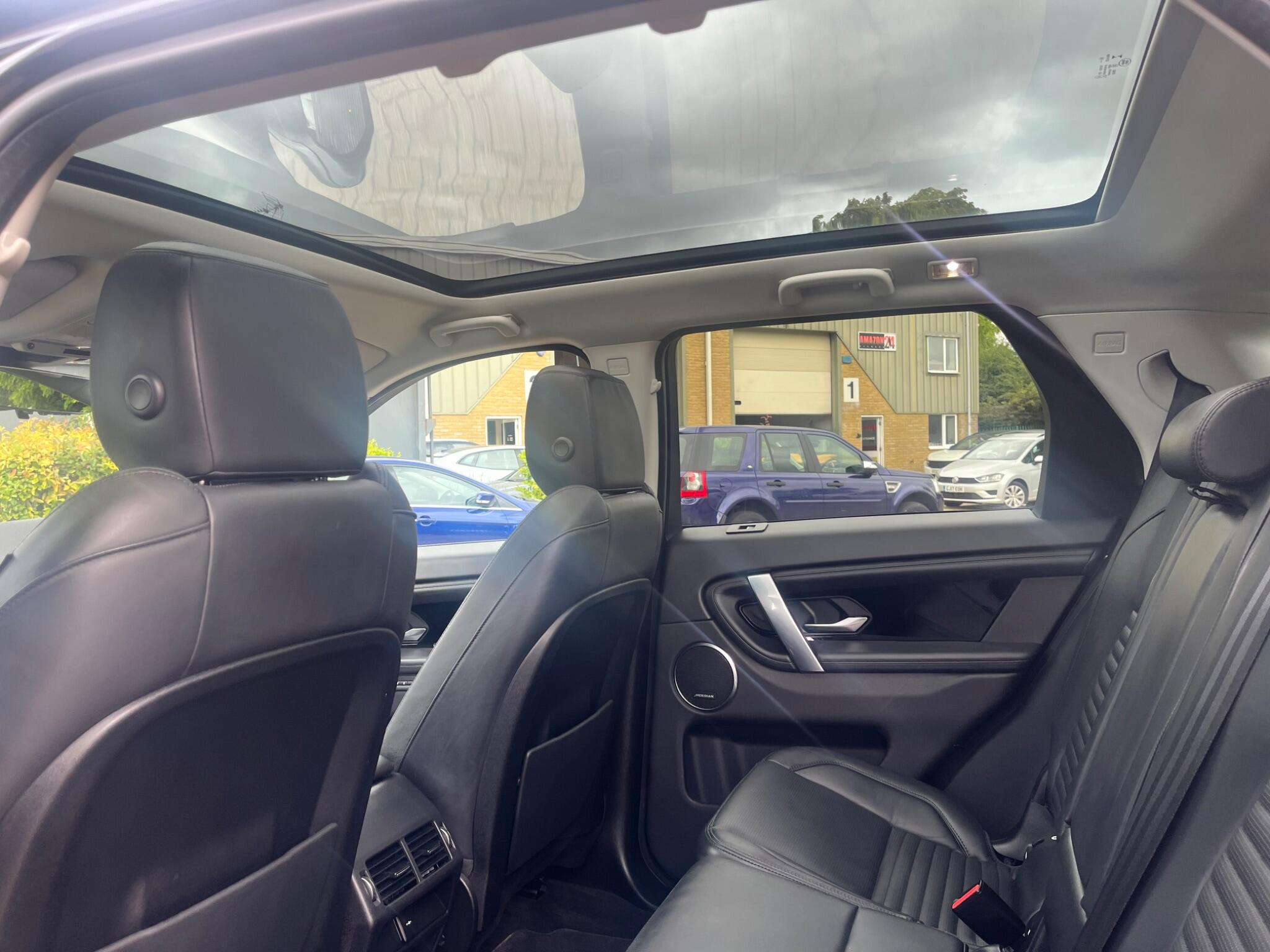 Land Rover Discovery Sport view 30