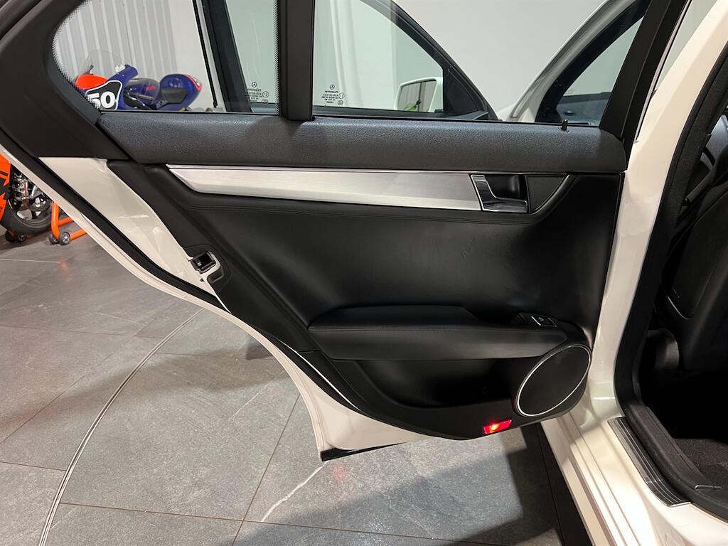 Mercedes-Benz C-Class view 21