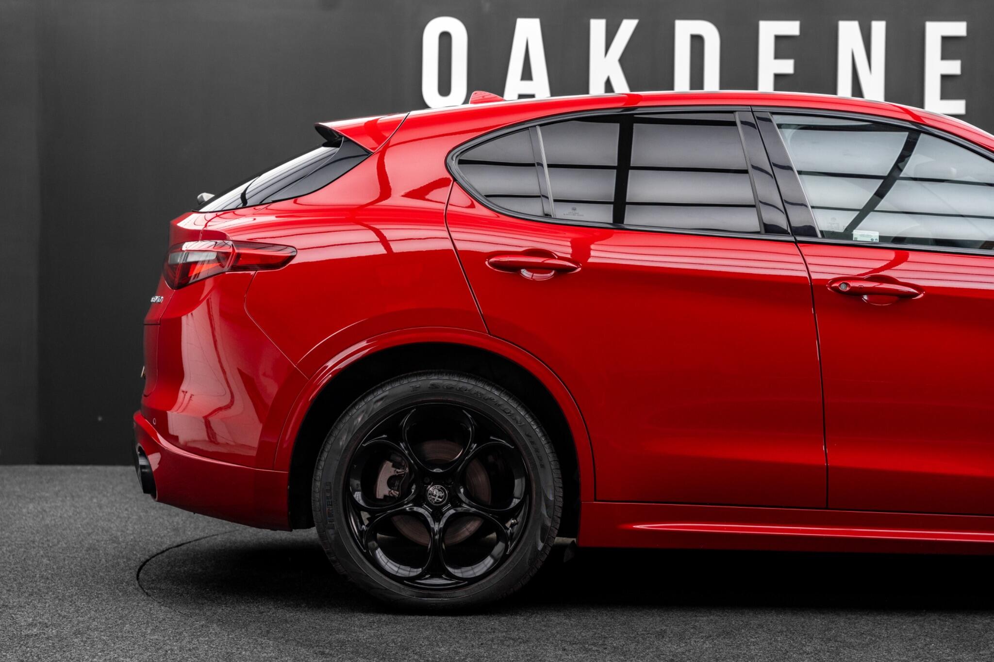 Alfa Romeo Stelvio view 43