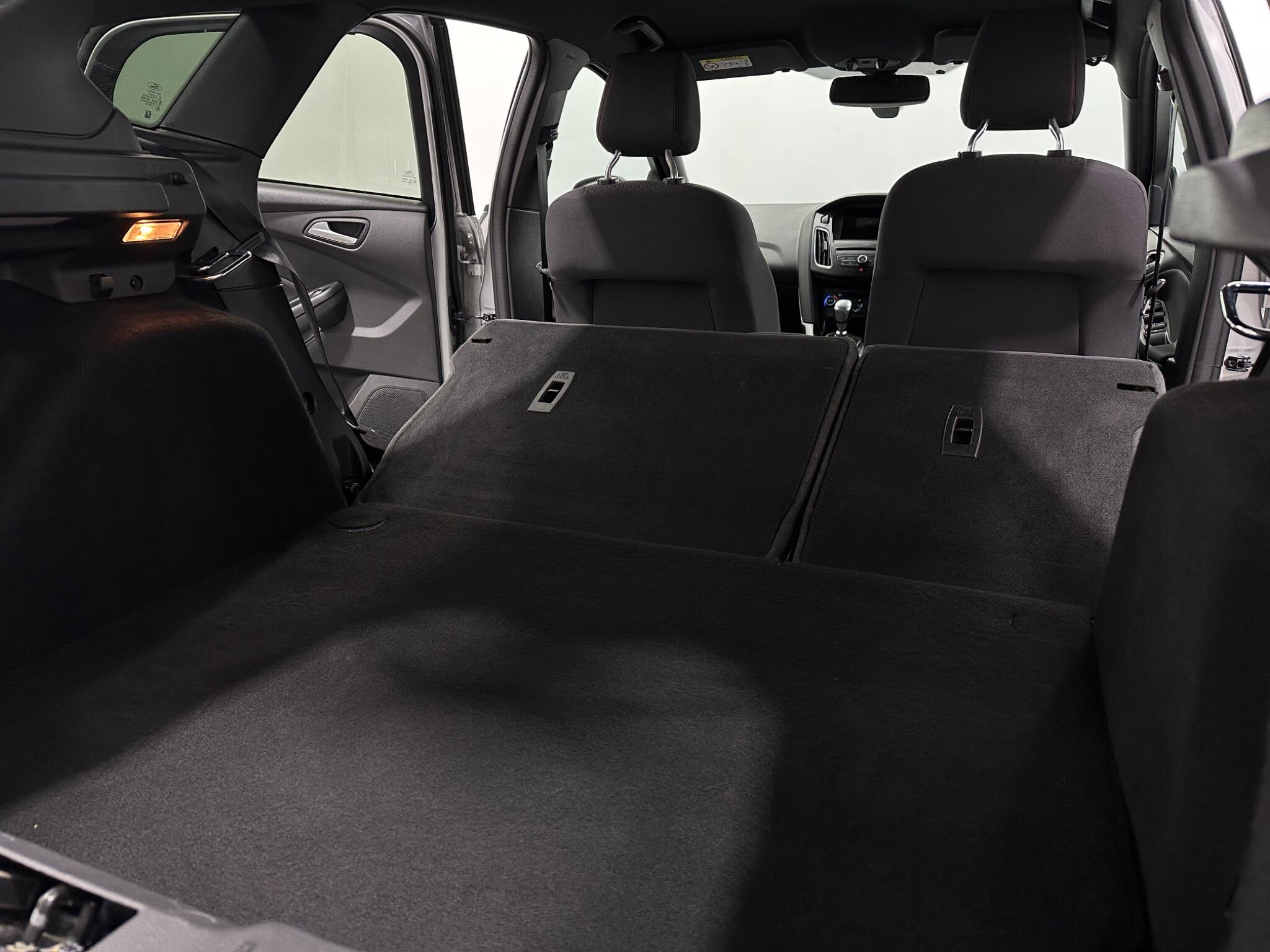 Ford Focus view 44