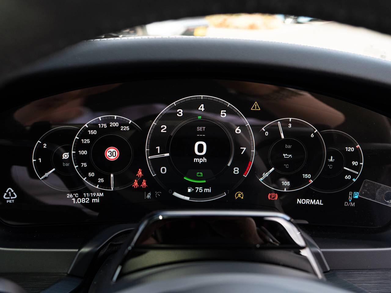 Porsche 911 view 24