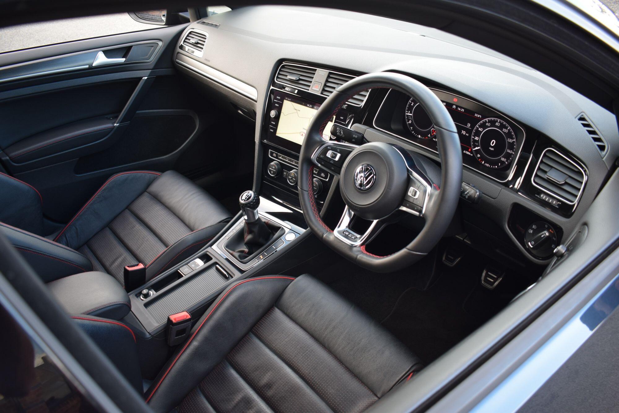 Volkswagen Golf view 3