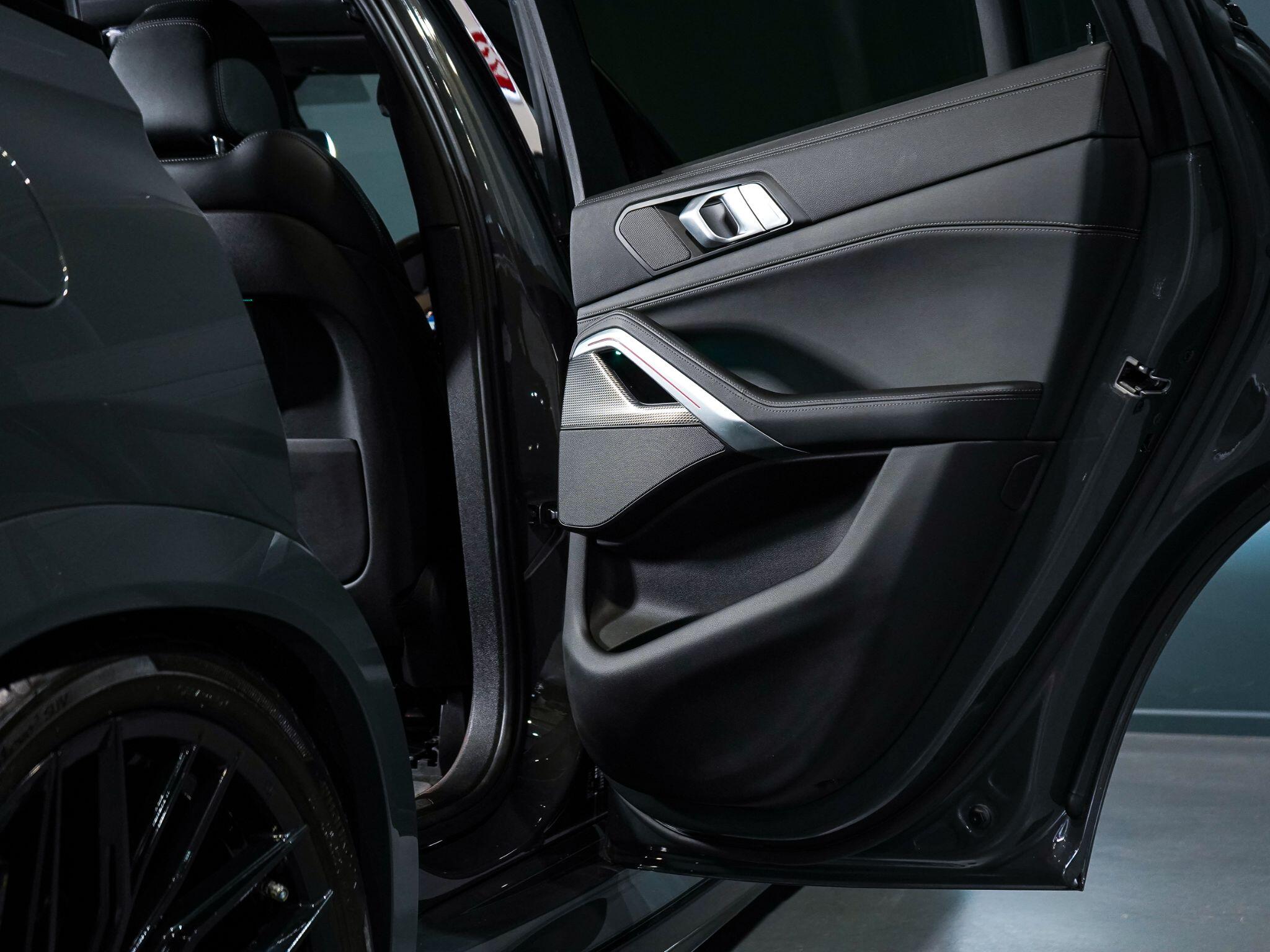 BMW X6 view 19