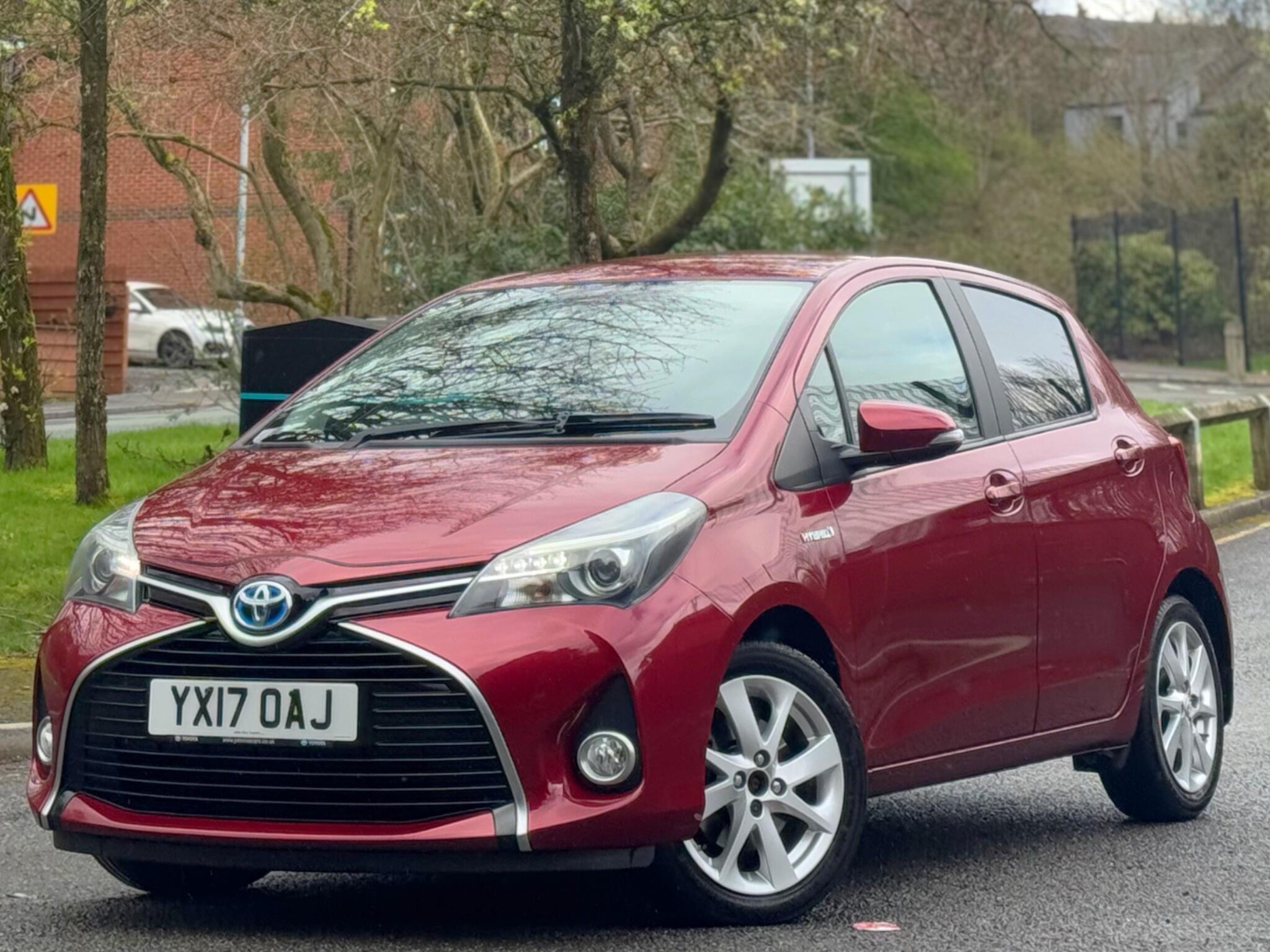 2017 Toyota Yaris 1.5 VVT-h Excel E-CVT Euro 6 (s/s) 5dr (15in Alloy) image 19