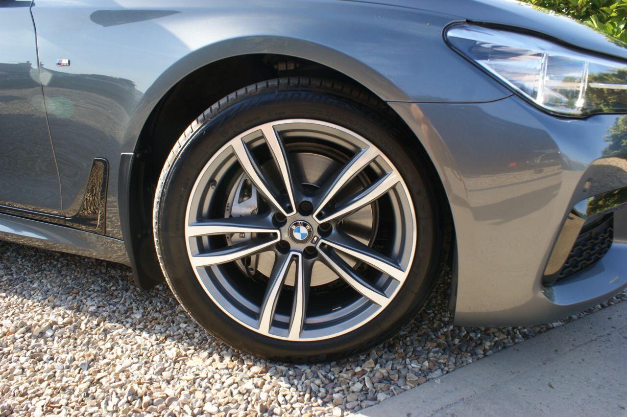 BMW 7 Series view 8