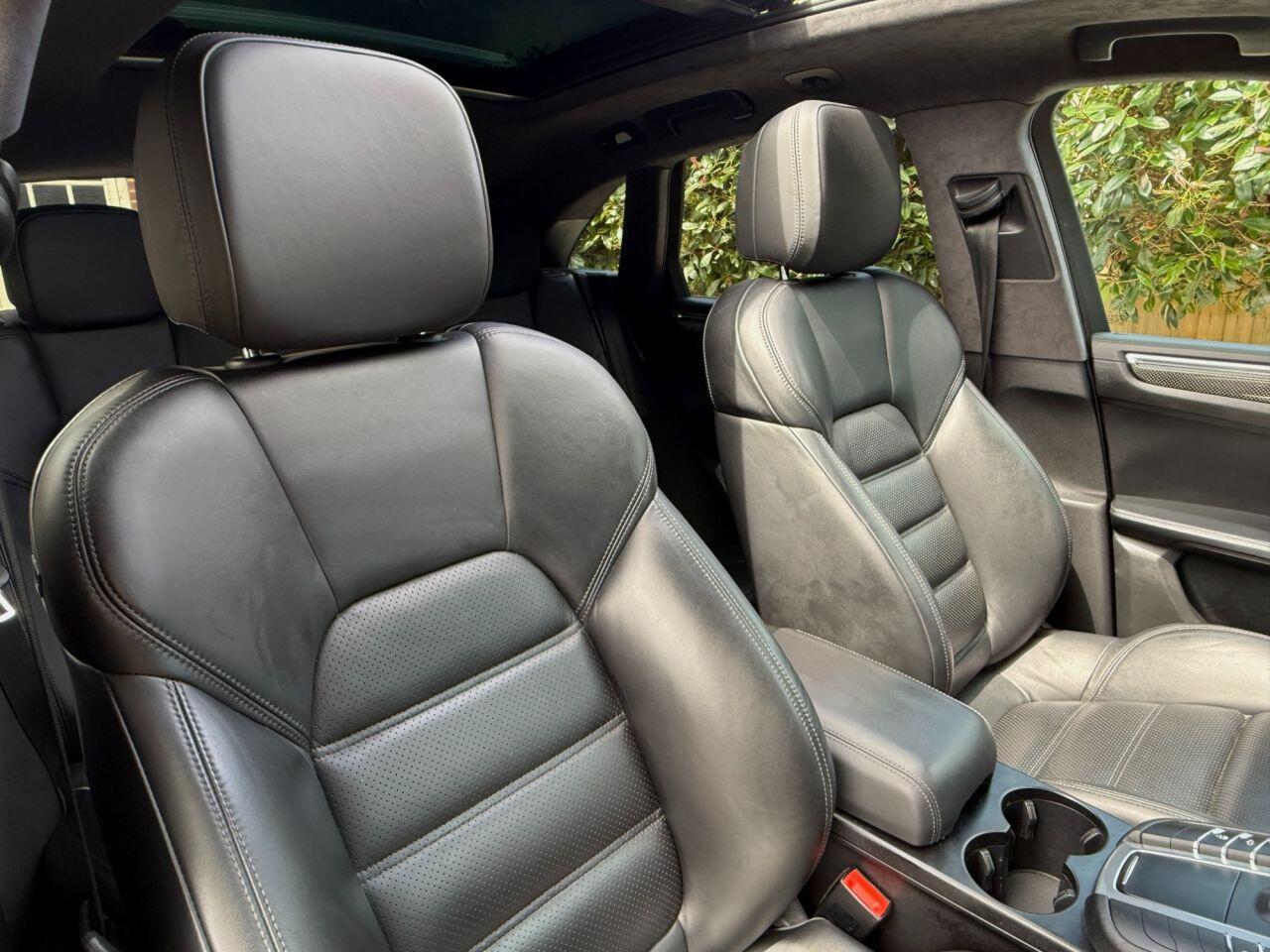 Porsche Macan view 32
