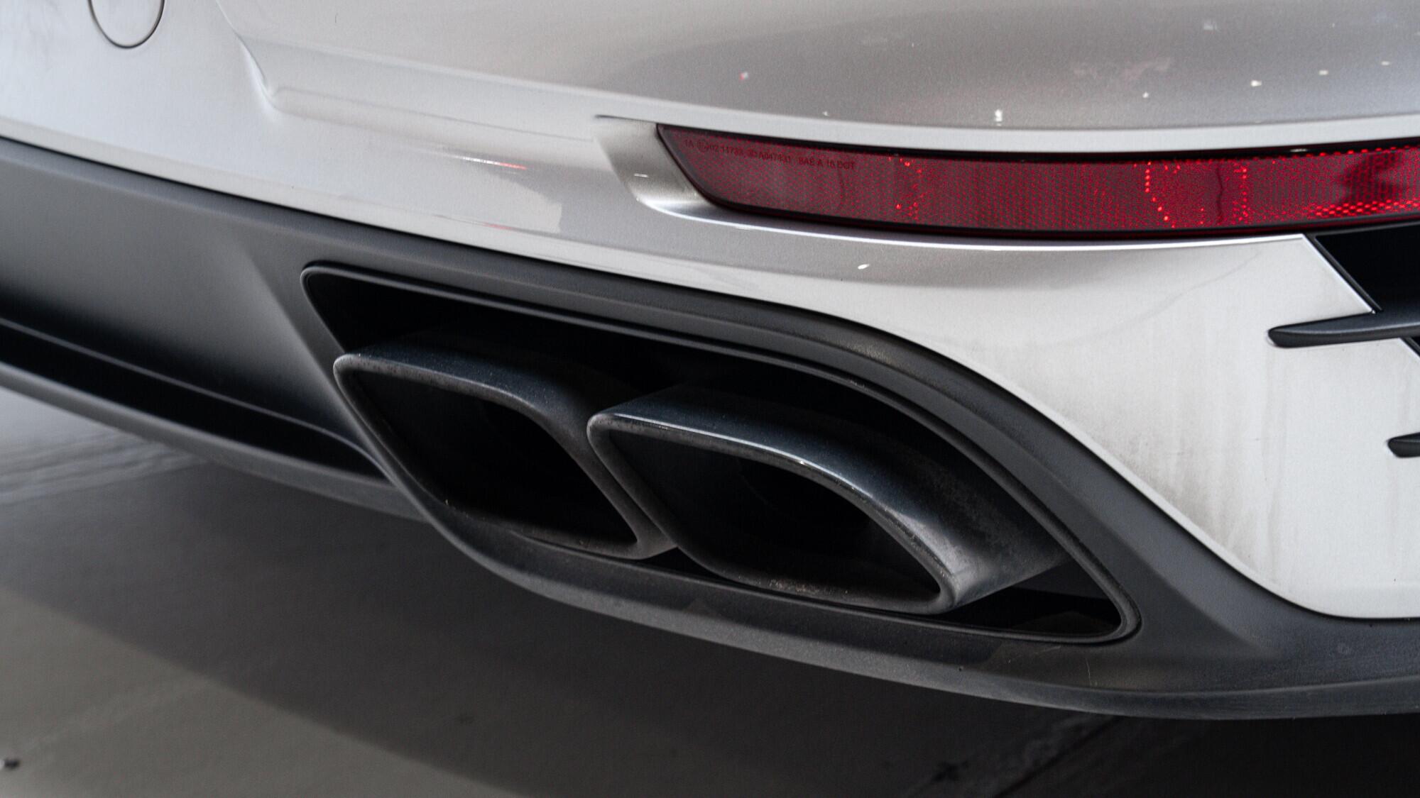Porsche 911 view 12