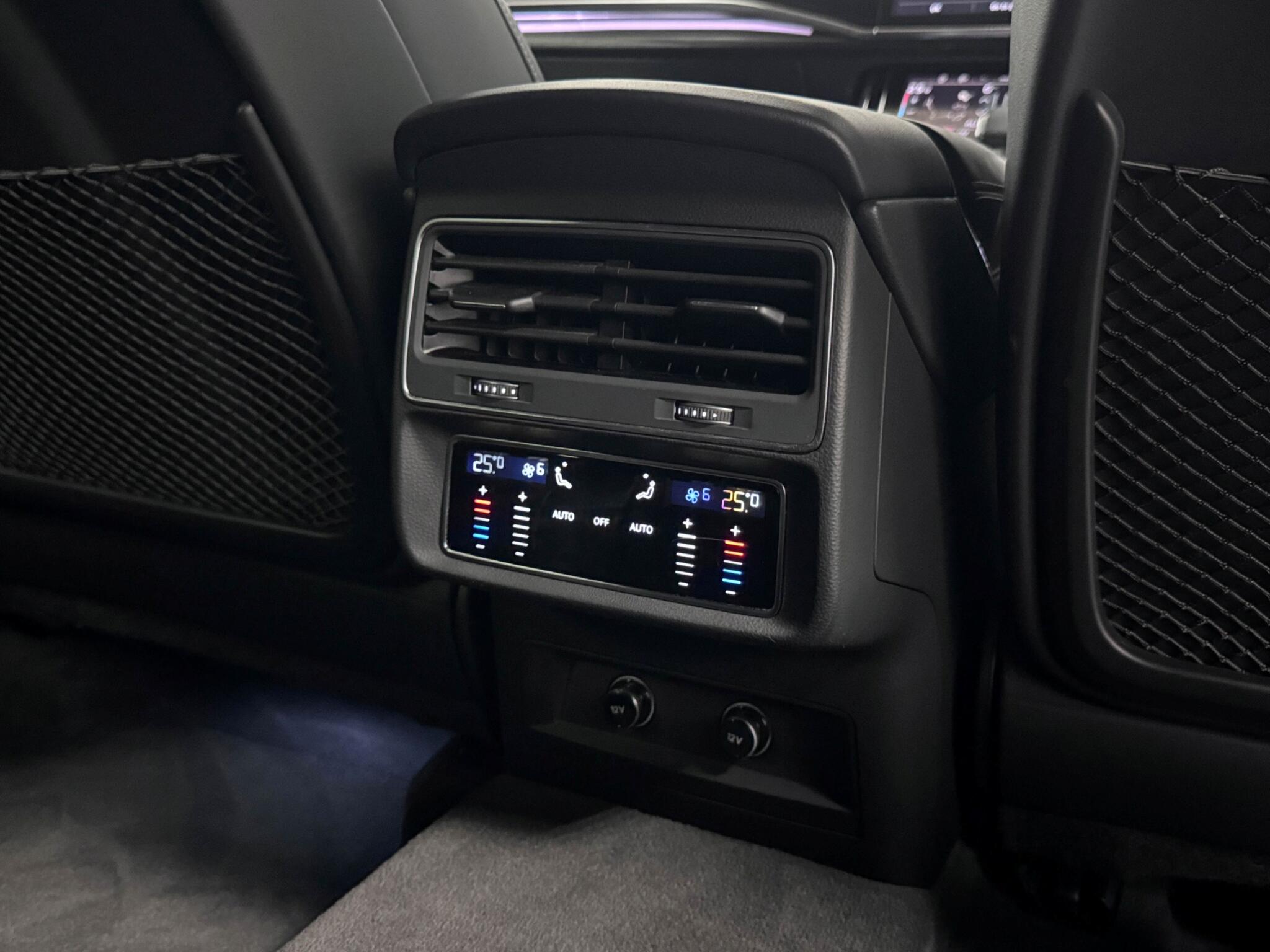 Audi Q8 view 12