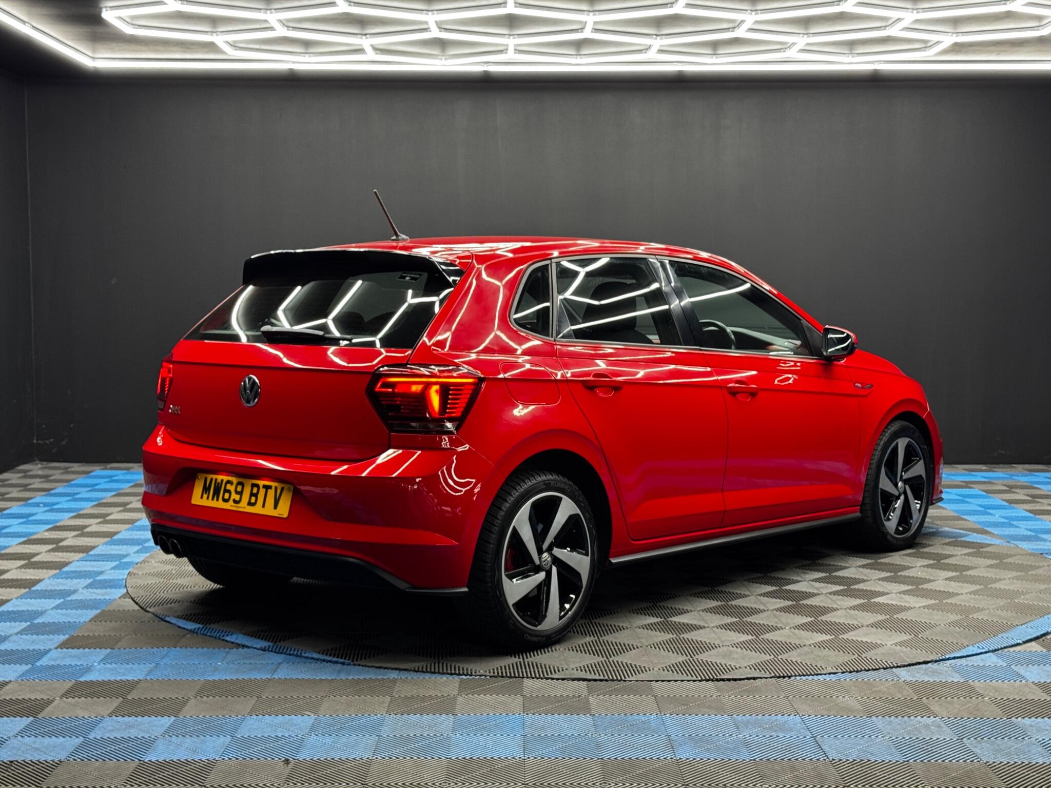 Volkswagen Polo view 5