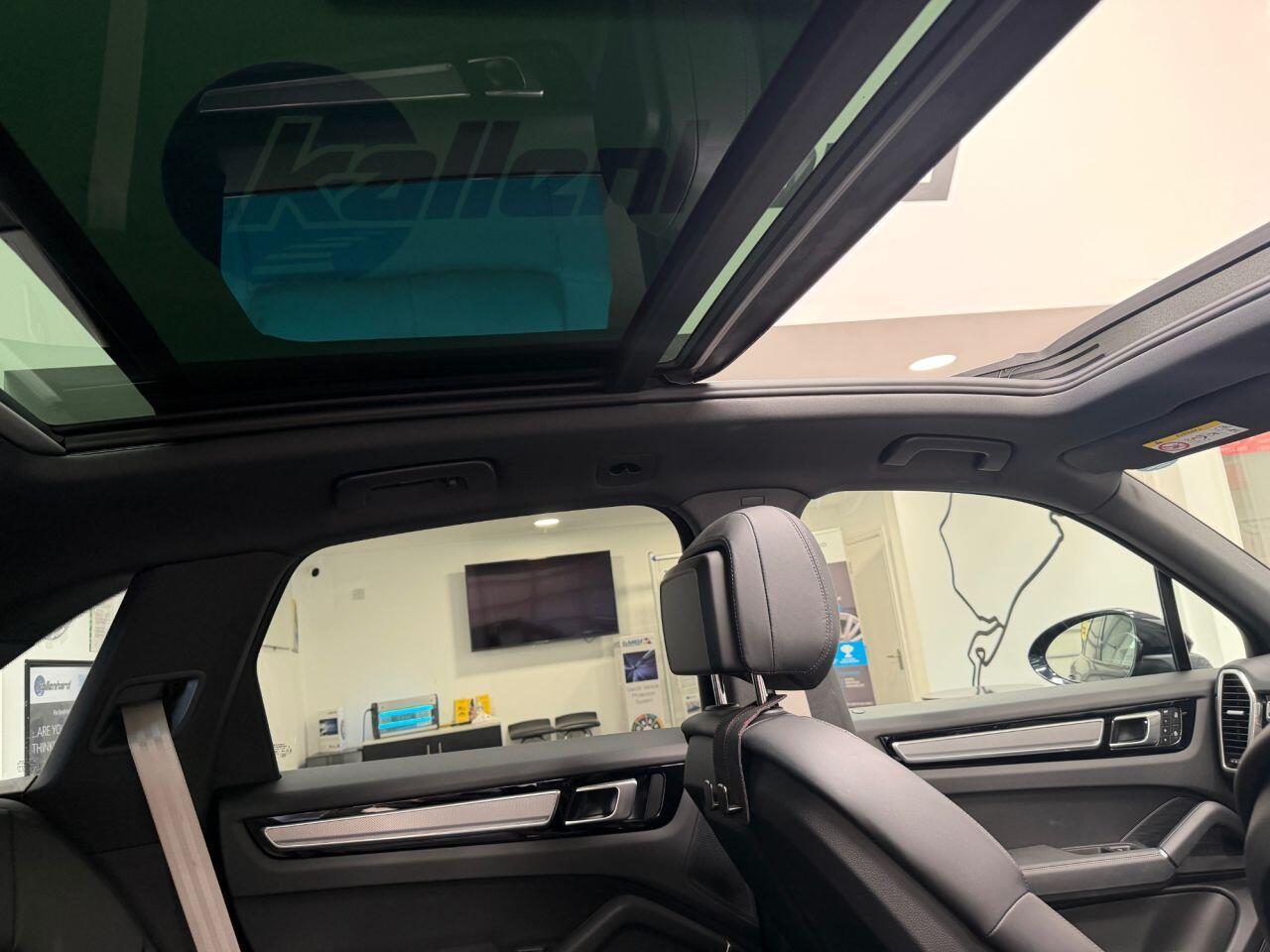 Porsche Cayenne view 30