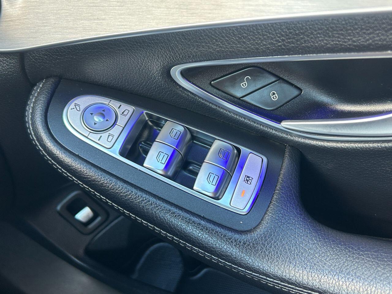 Mercedes-Benz C Class view 29