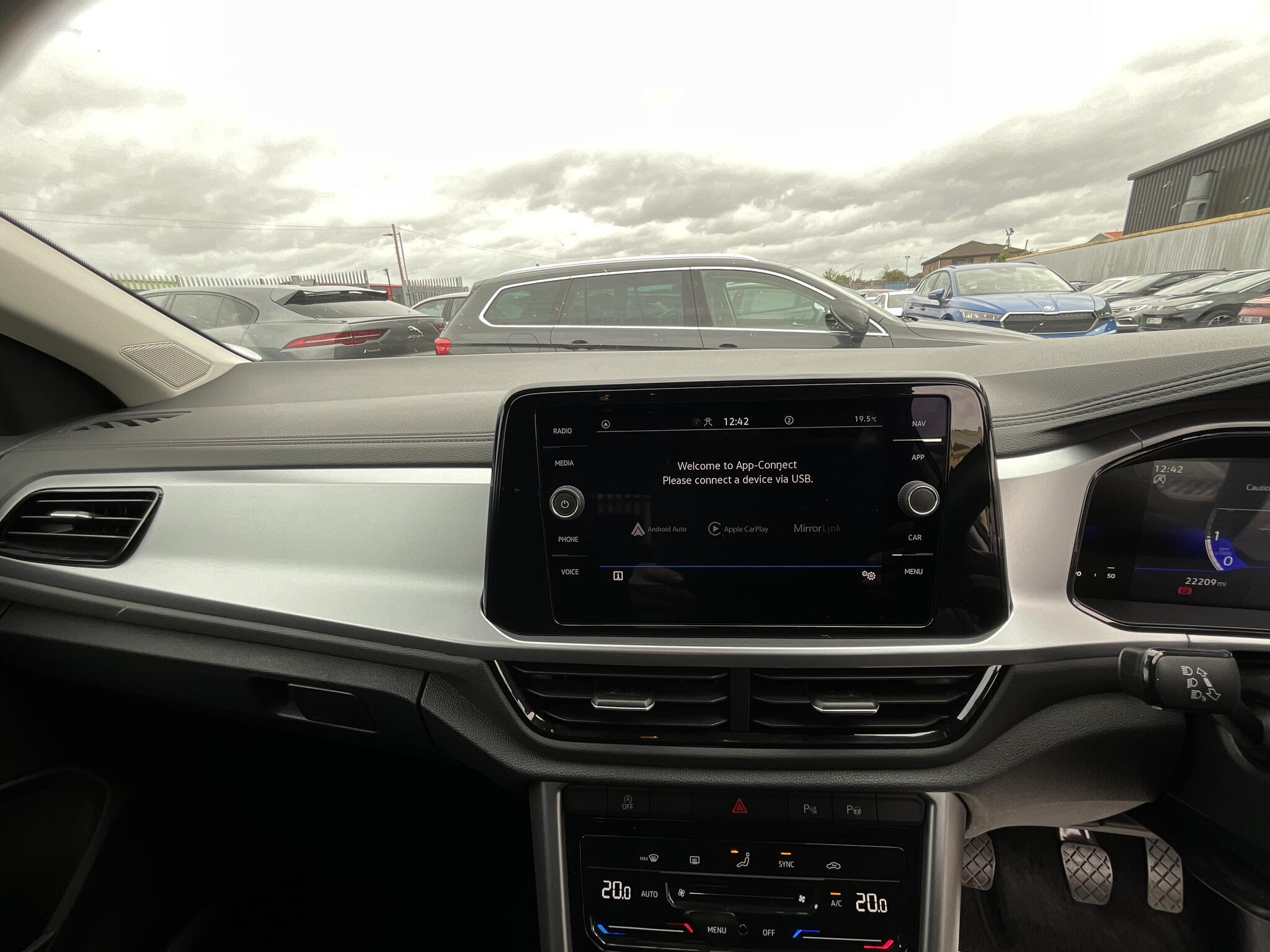 Volkswagen T-Roc view 26