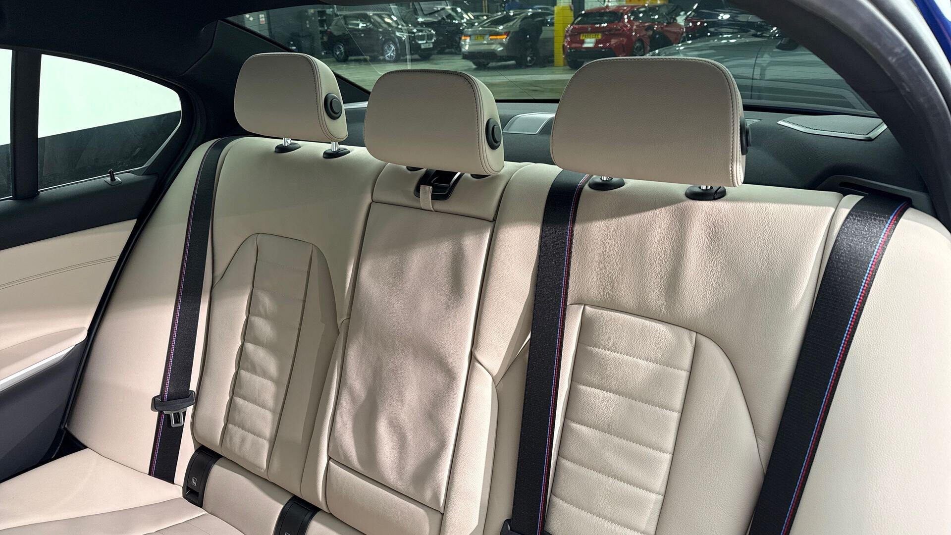 BMW 3 Series view 12