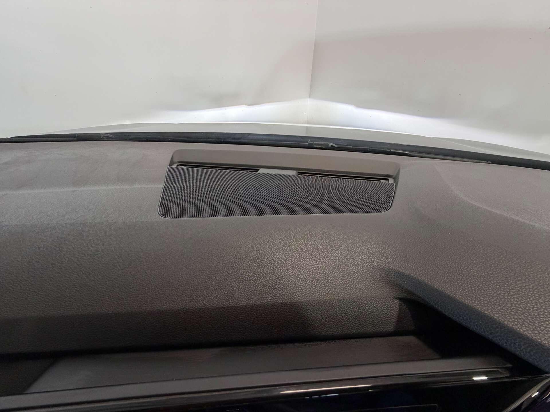 Volkswagen Golf view 23