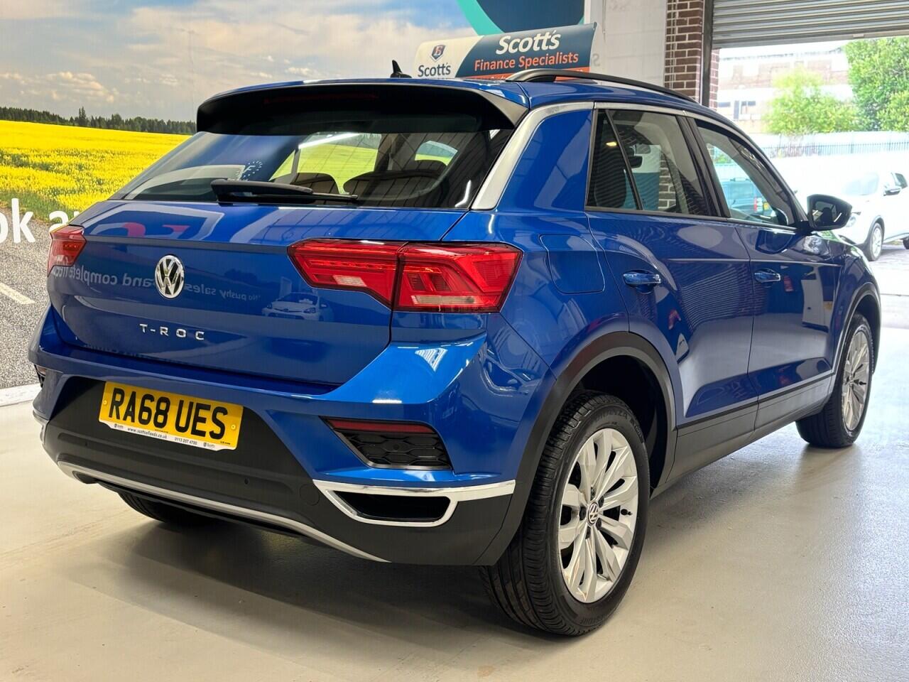 Volkswagen T-Roc view 5