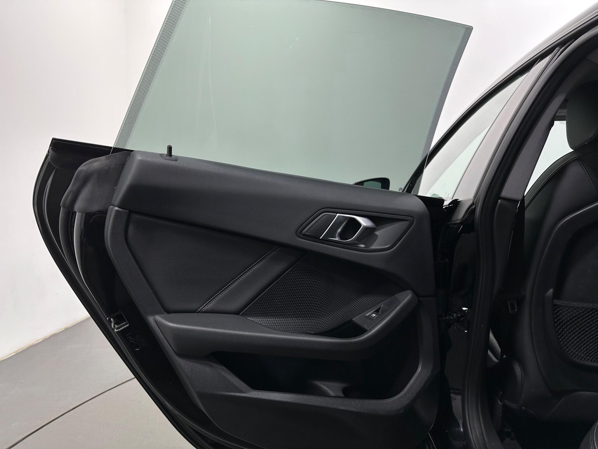 BMW 2 Series view 41