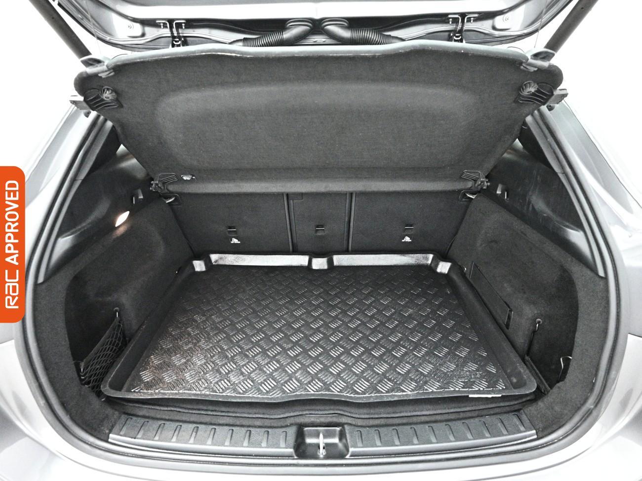 Mercedes-Benz Gla view 25