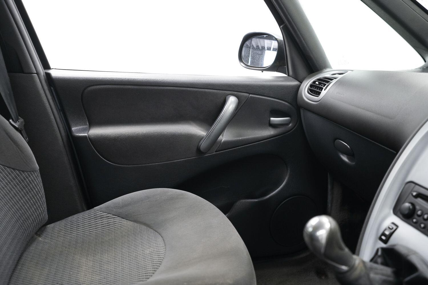 Citroen Xsara Picasso view 19