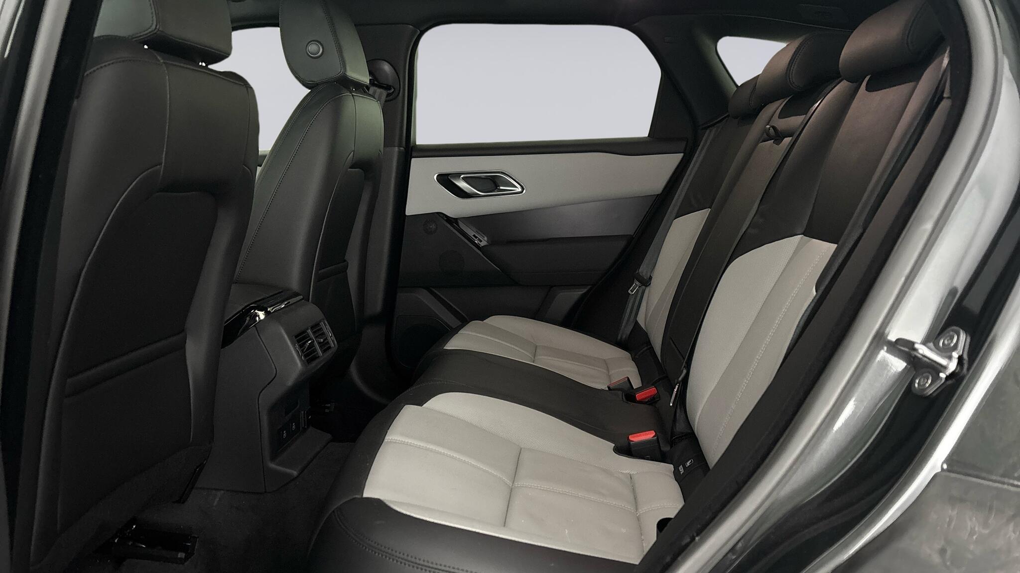 Land Rover Range Rover Velar view 4