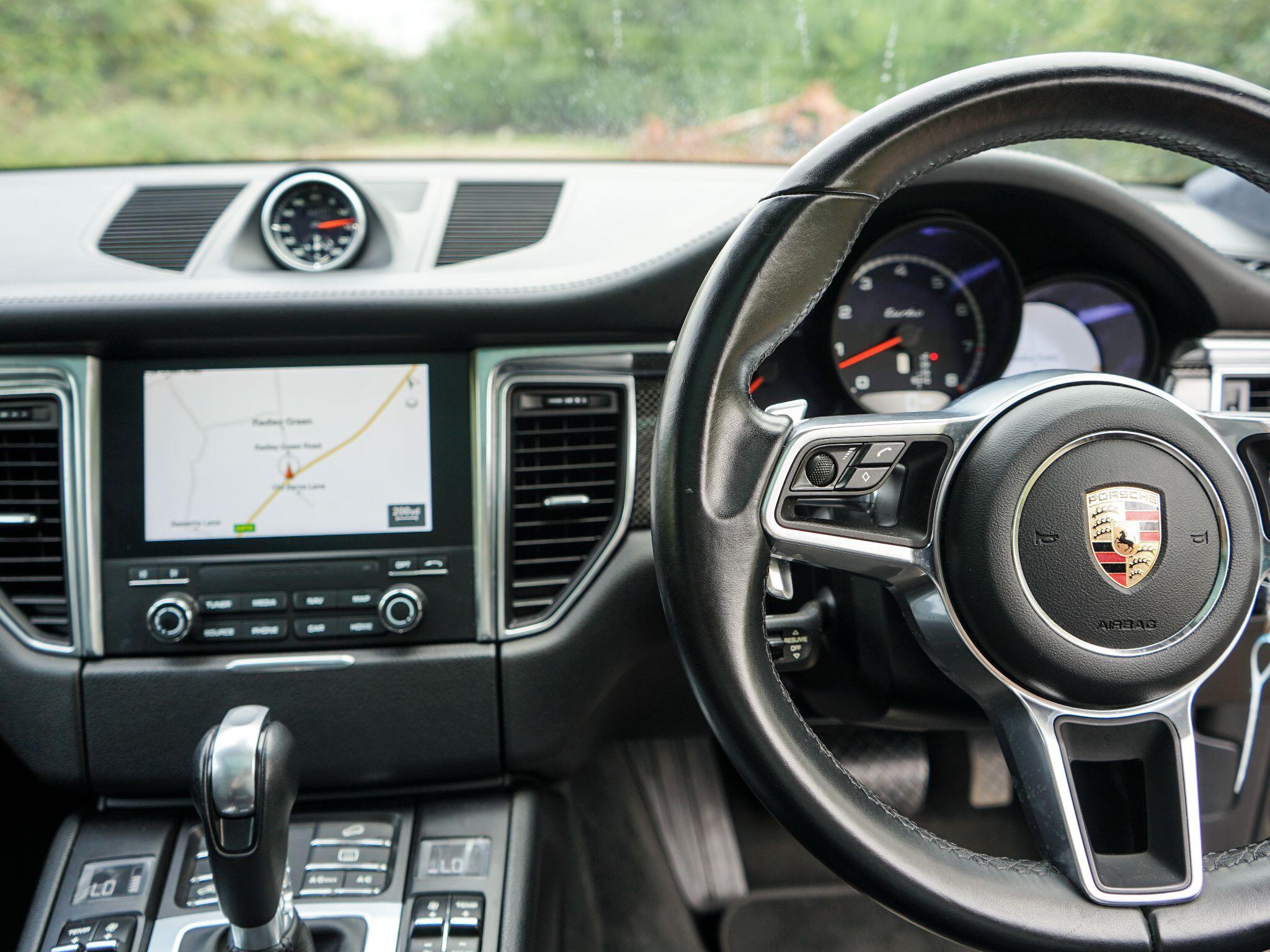 Porsche Macan view 8
