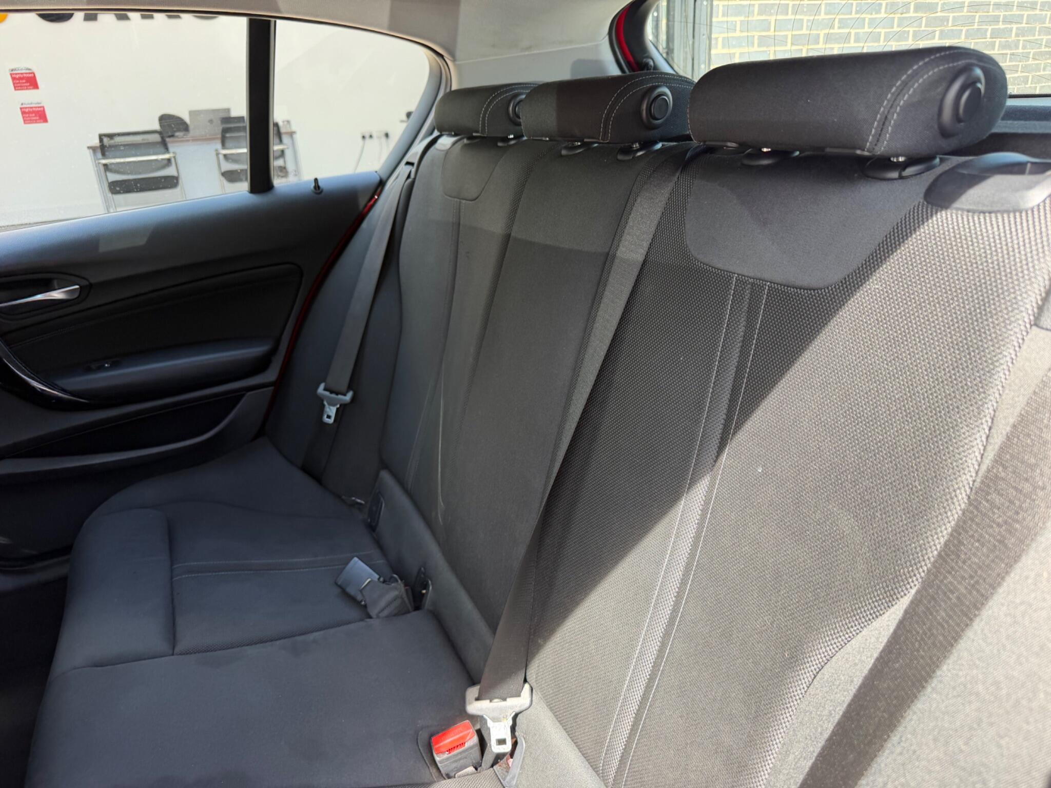 BMW 1 Series view 28