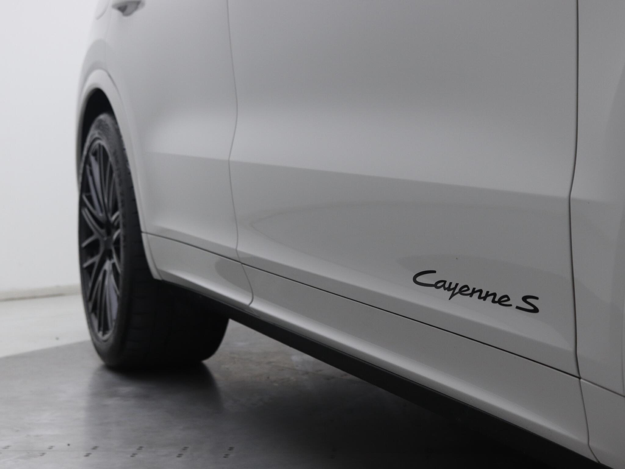 Porsche Cayenne view 25