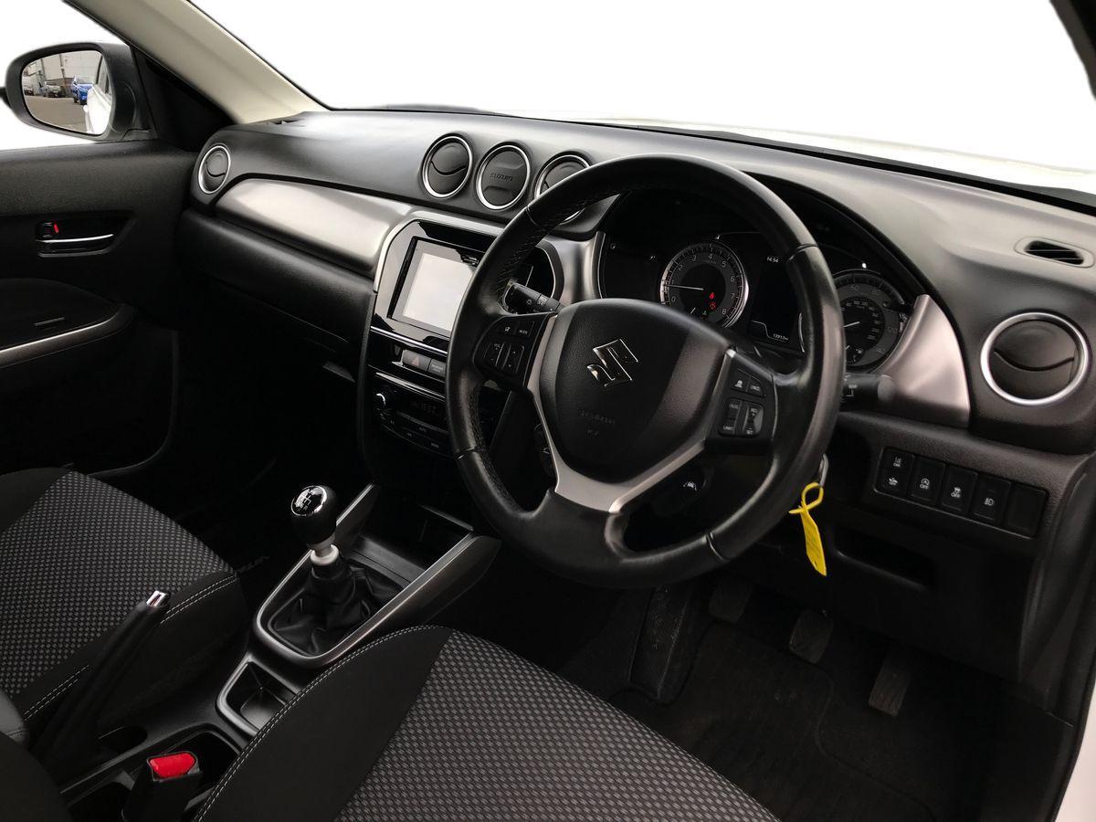 Suzuki Vitara view 3