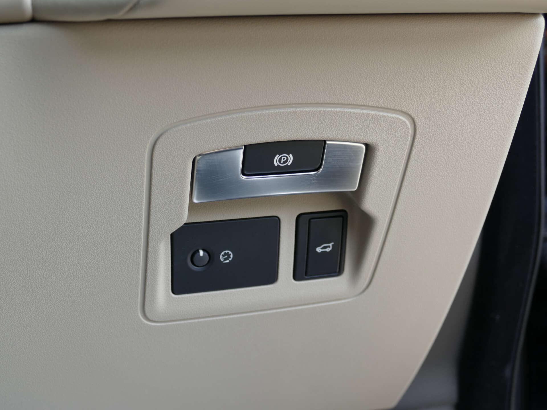 Land Rover Range Rover Velar view 48