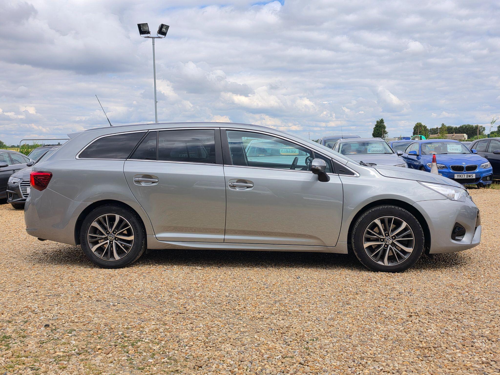 Toyota Avensis view 5
