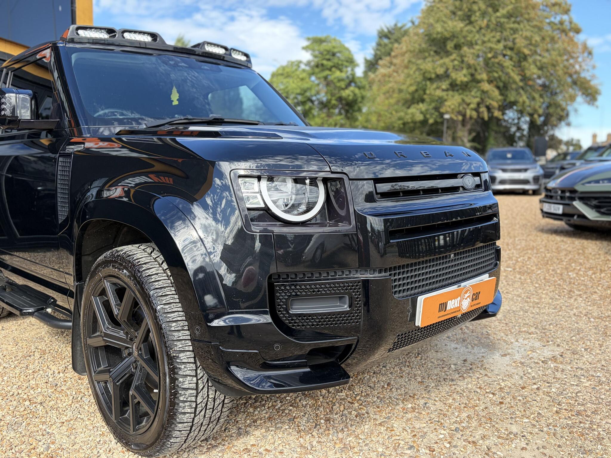 Land Rover Defender 90 view 2