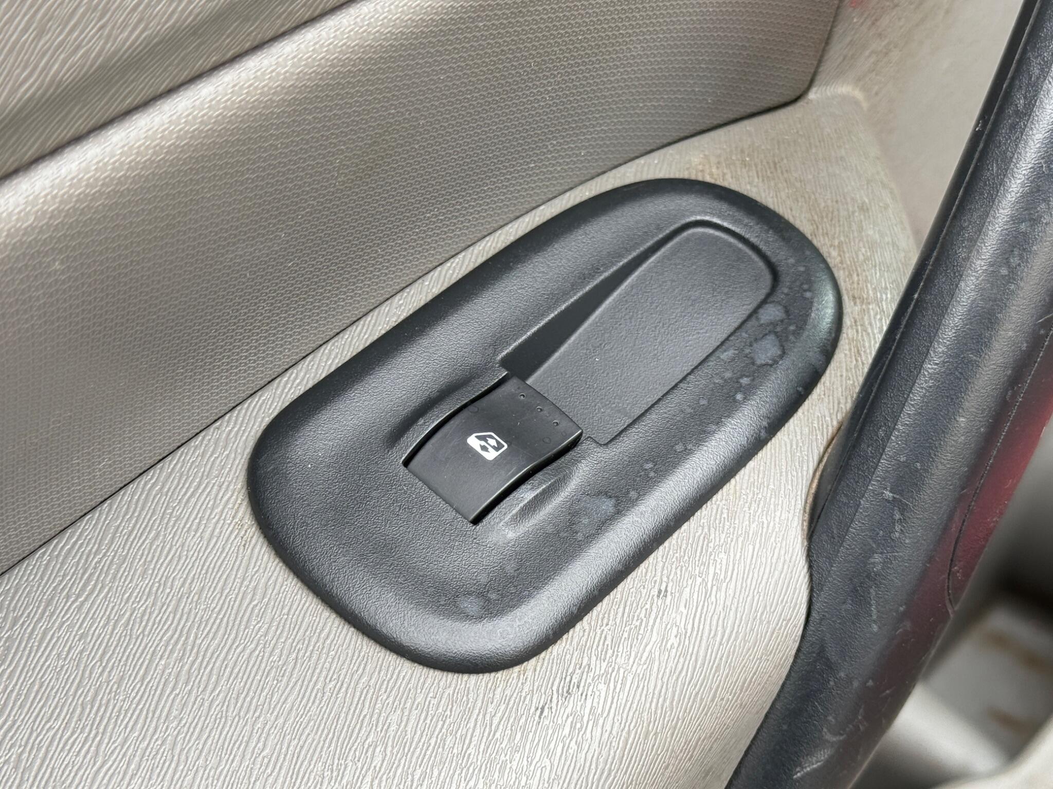 Renault Kangoo - Image 28