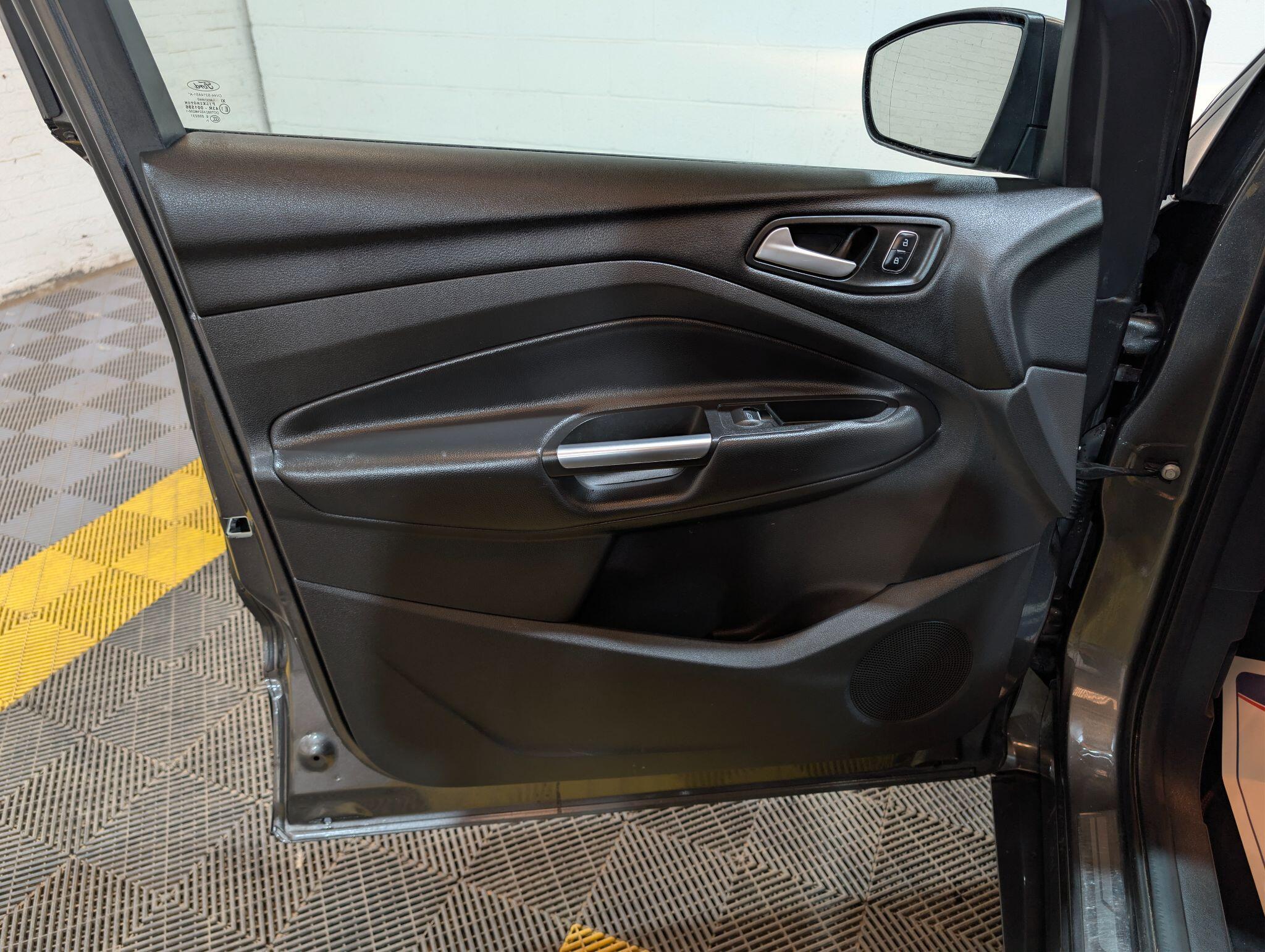 Ford Kuga view 45