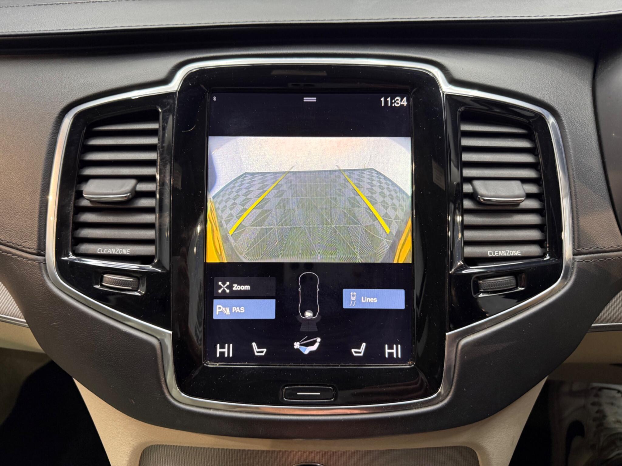 Volvo XC90 view 19