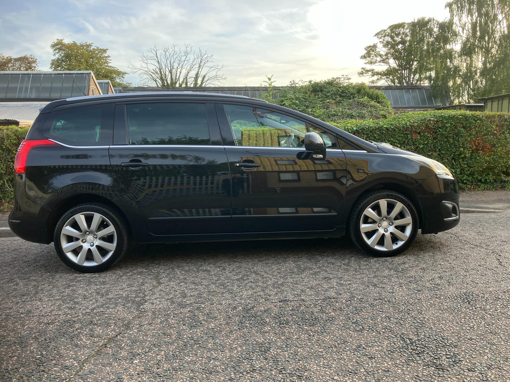 Peugeot 5008 view 8