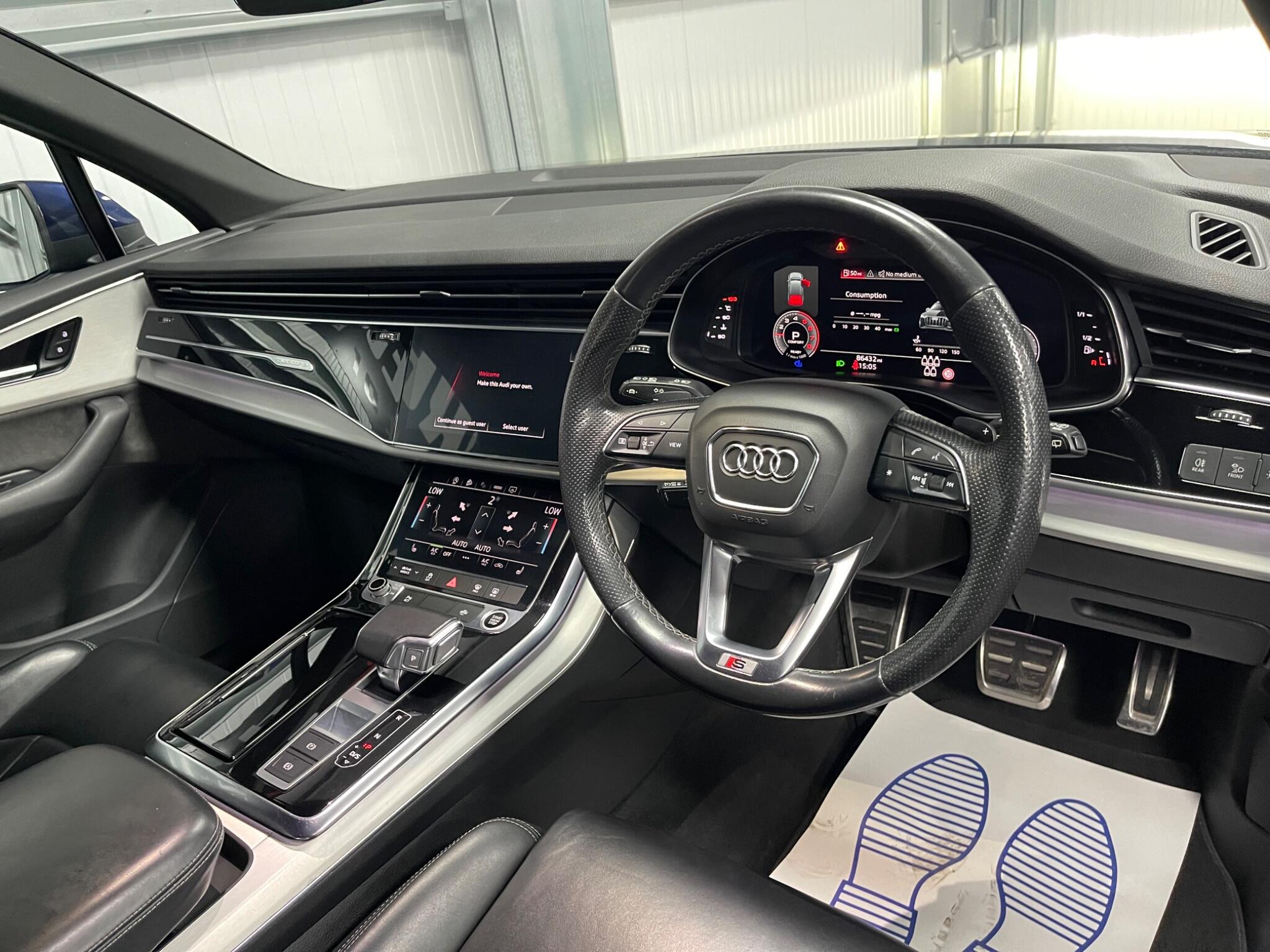 Audi Q7 view 29