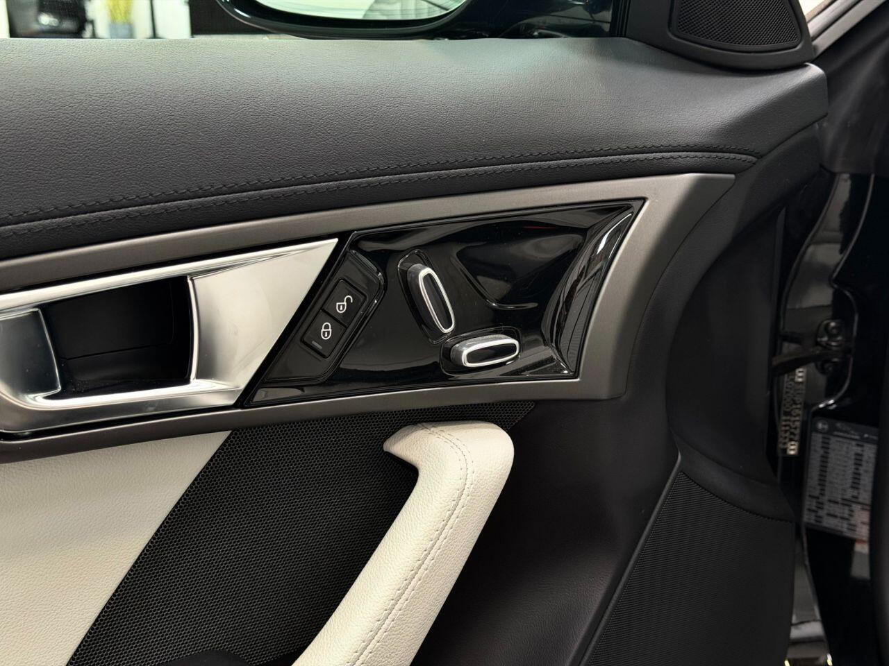 Jaguar F-Type view 42