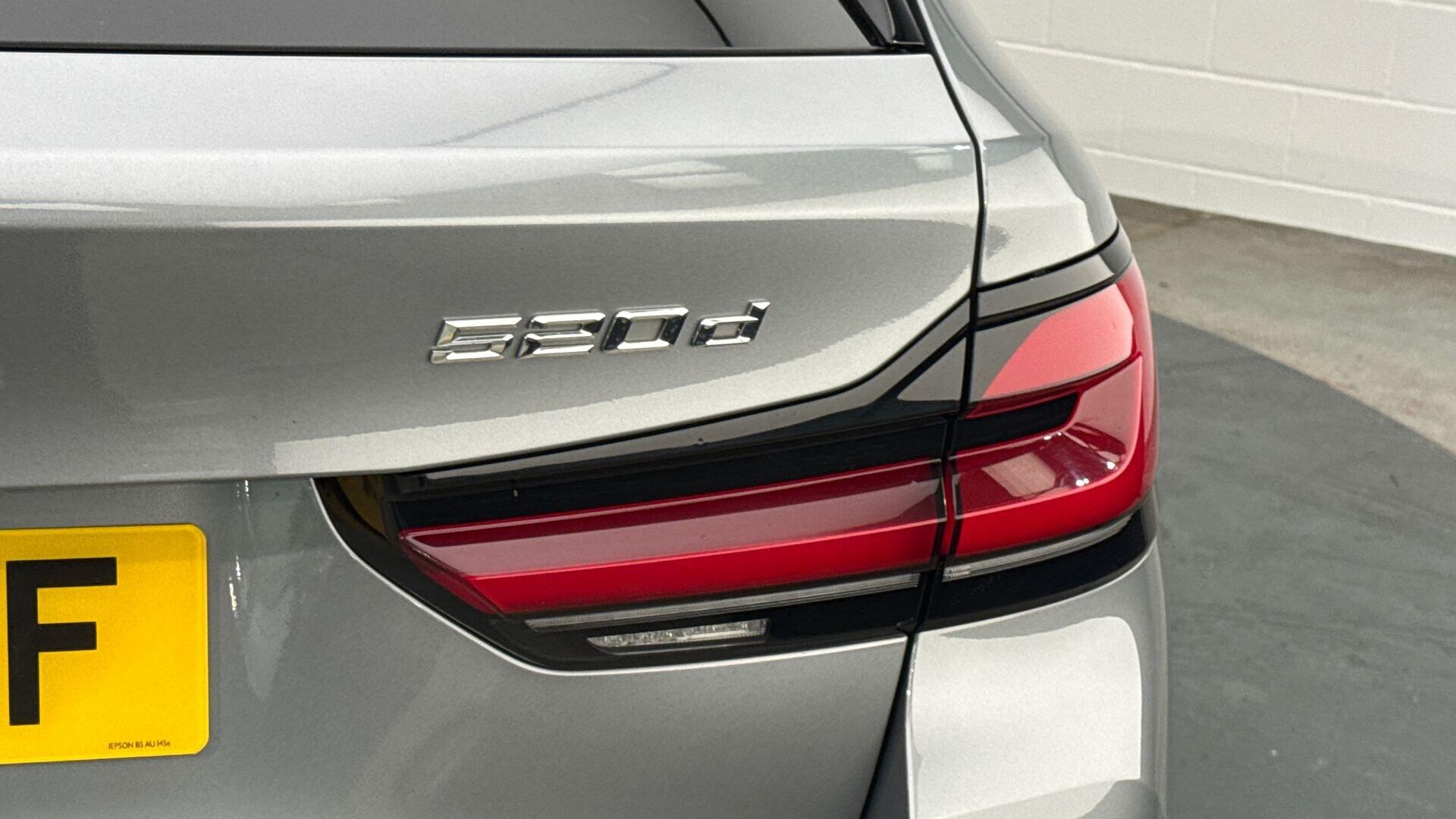 BMW 5 Series view 22