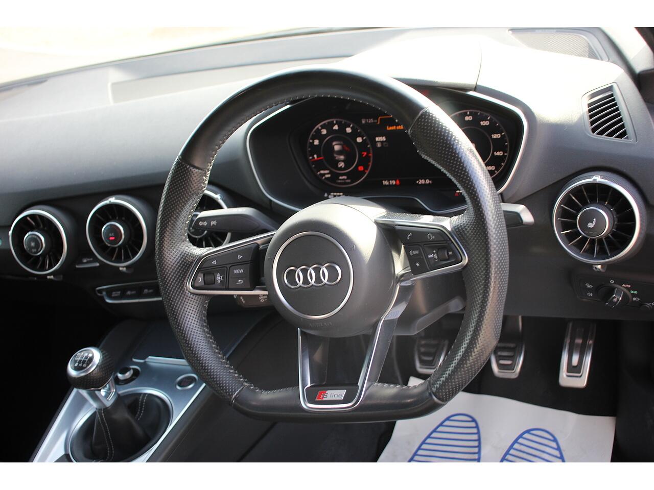 Audi TT view 13