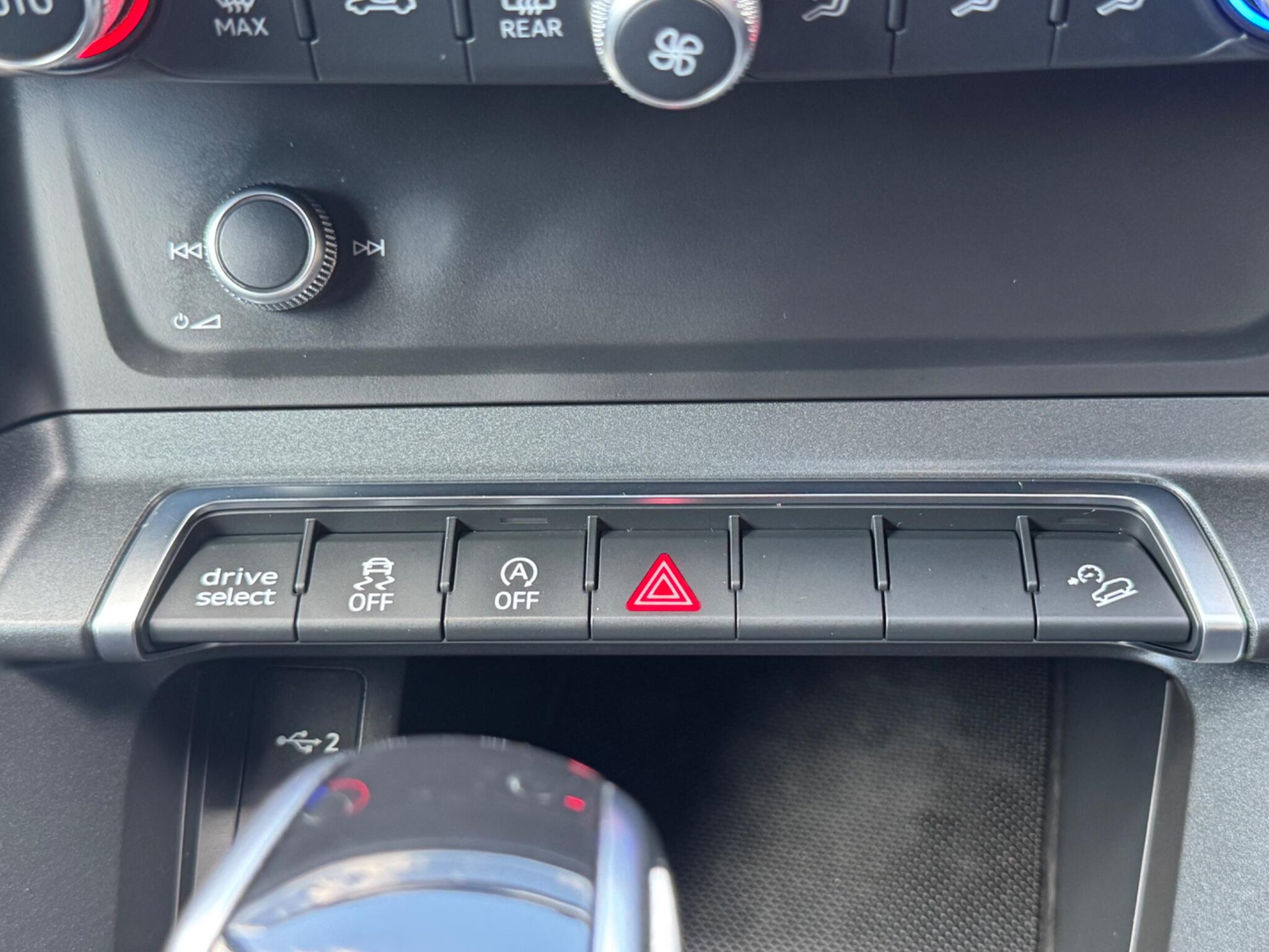 Audi Q3 view 27